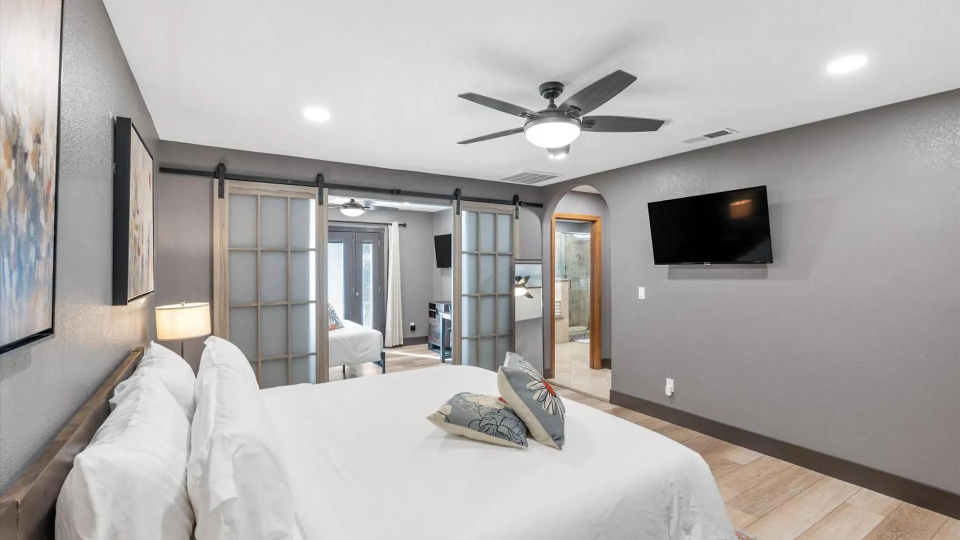 Luxury Villa With Pool And Spa Las Vegas